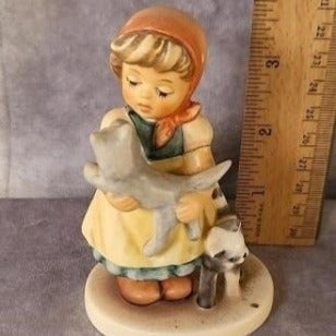 Hummel Goebel Figurine TENDER LOVE HUM 2007 TMK7 4 T Limit Ed. Girl Cats