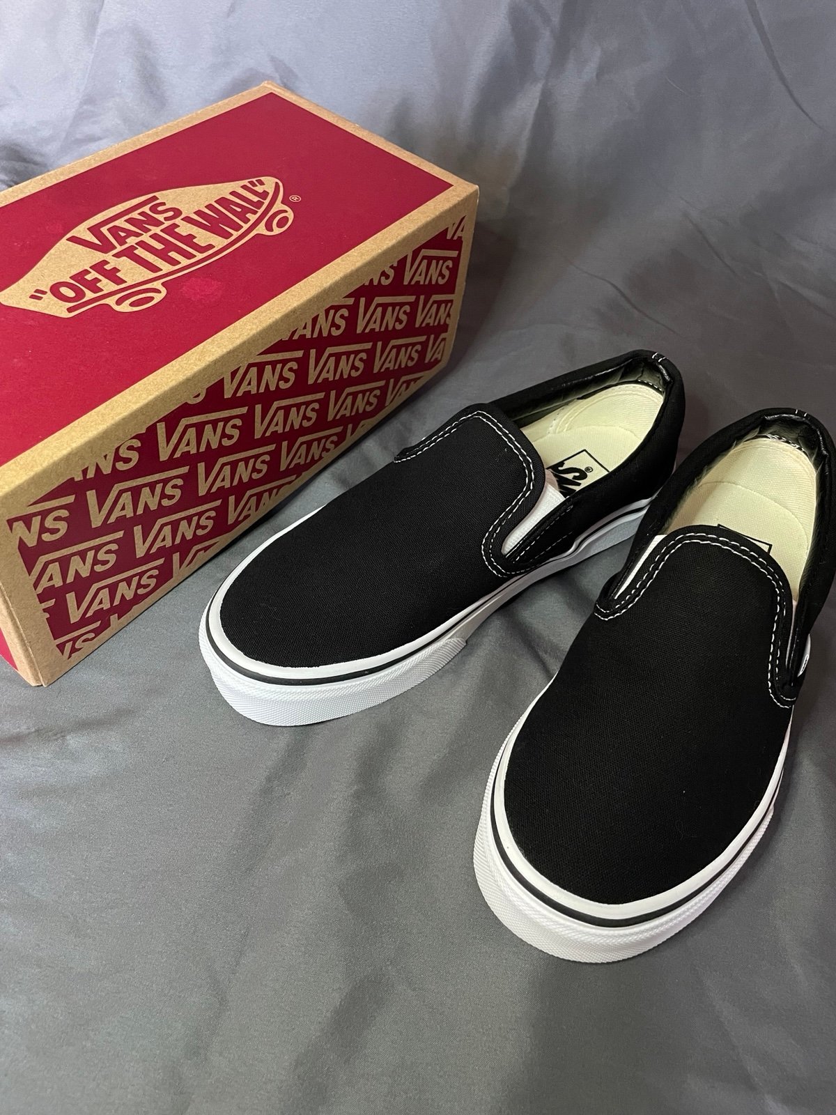 VANS CLASSIC UNISEX SLIP ON SHOES