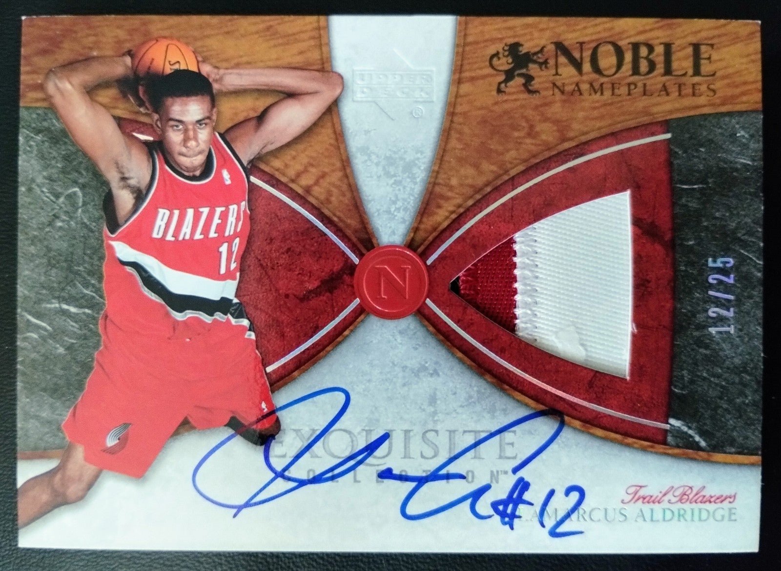 LAMARCUS ALDRIDGE 2006-07 EXQUISITE NOBLE NAMEPLATES RC AUTO PATCH 12/25 JSY #