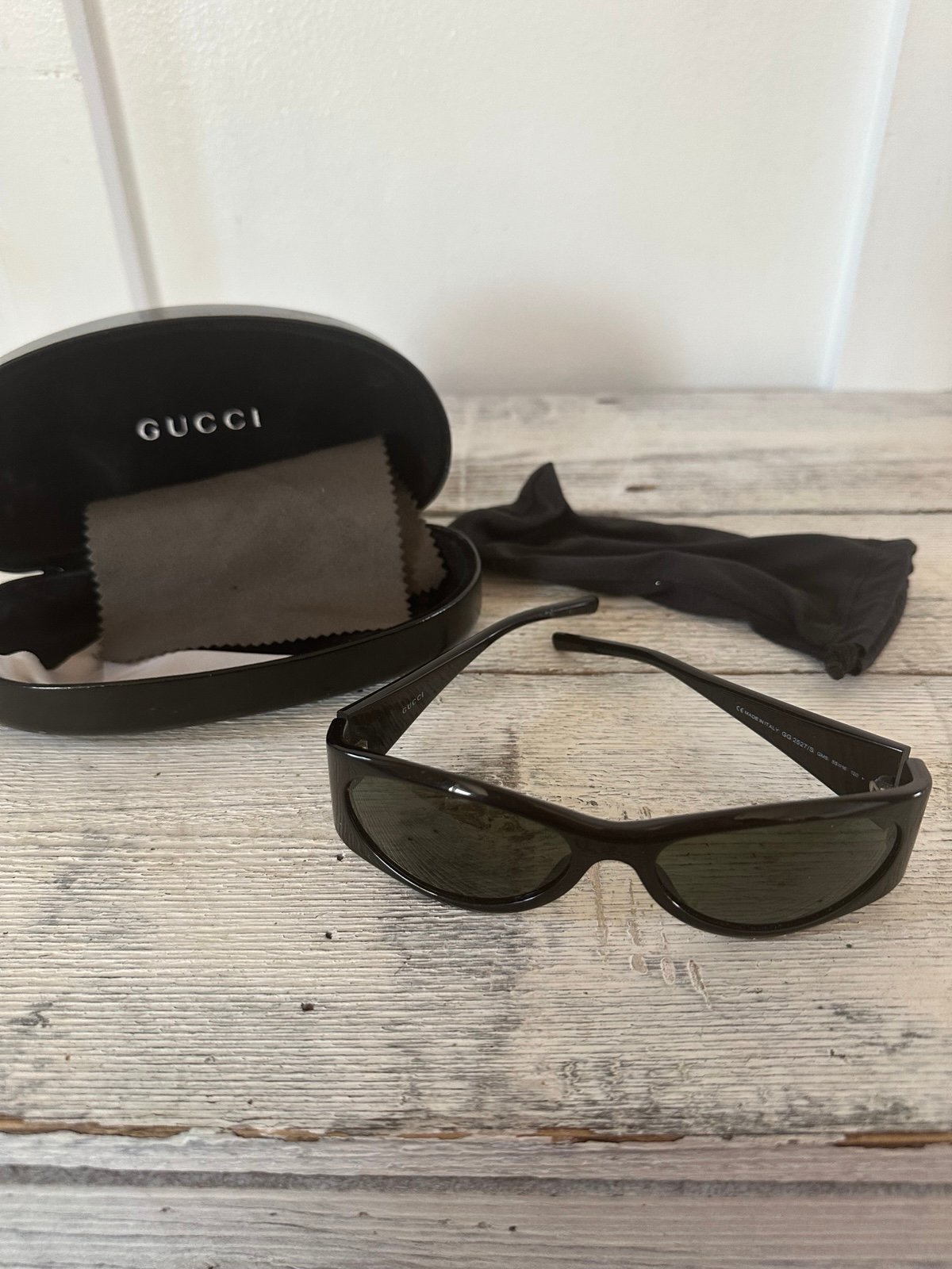 Gucci ladies sunglasses black Gucci logo in crystals black case authentic