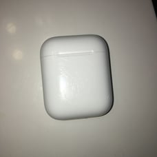 Apple AirPods charging case
