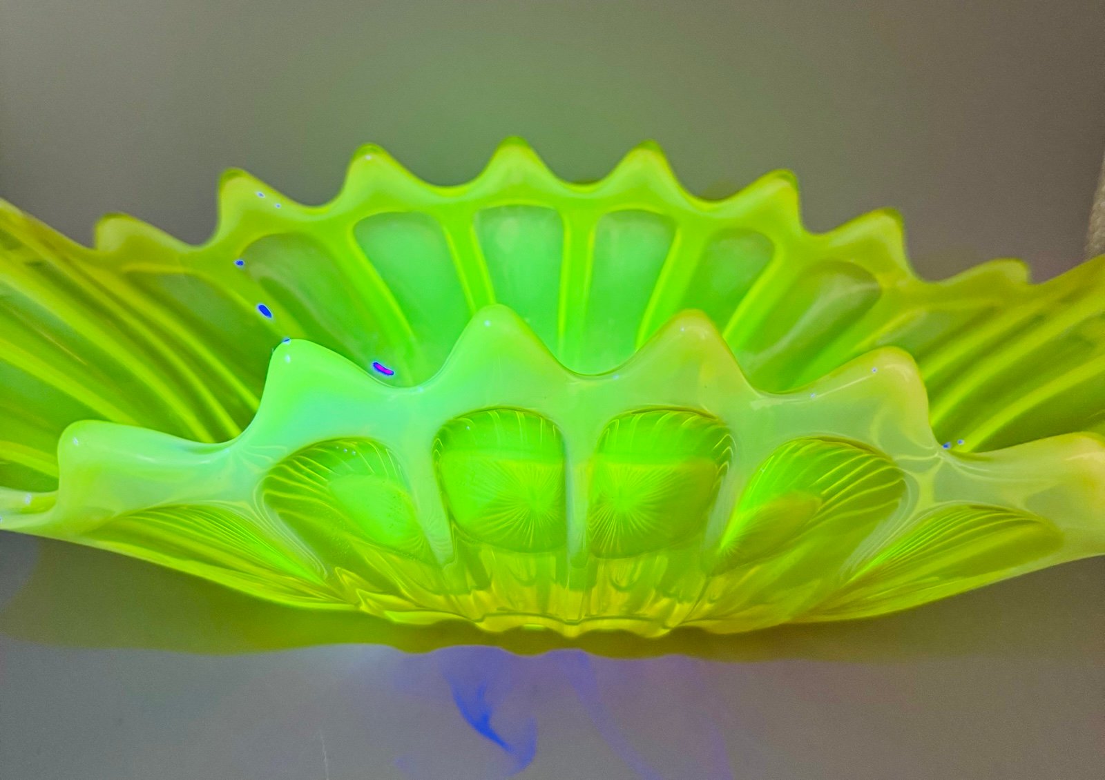 Fostoria Heirloom Opalescent Yellow Vaseline Glass Bowl Vintage Uranium Glass