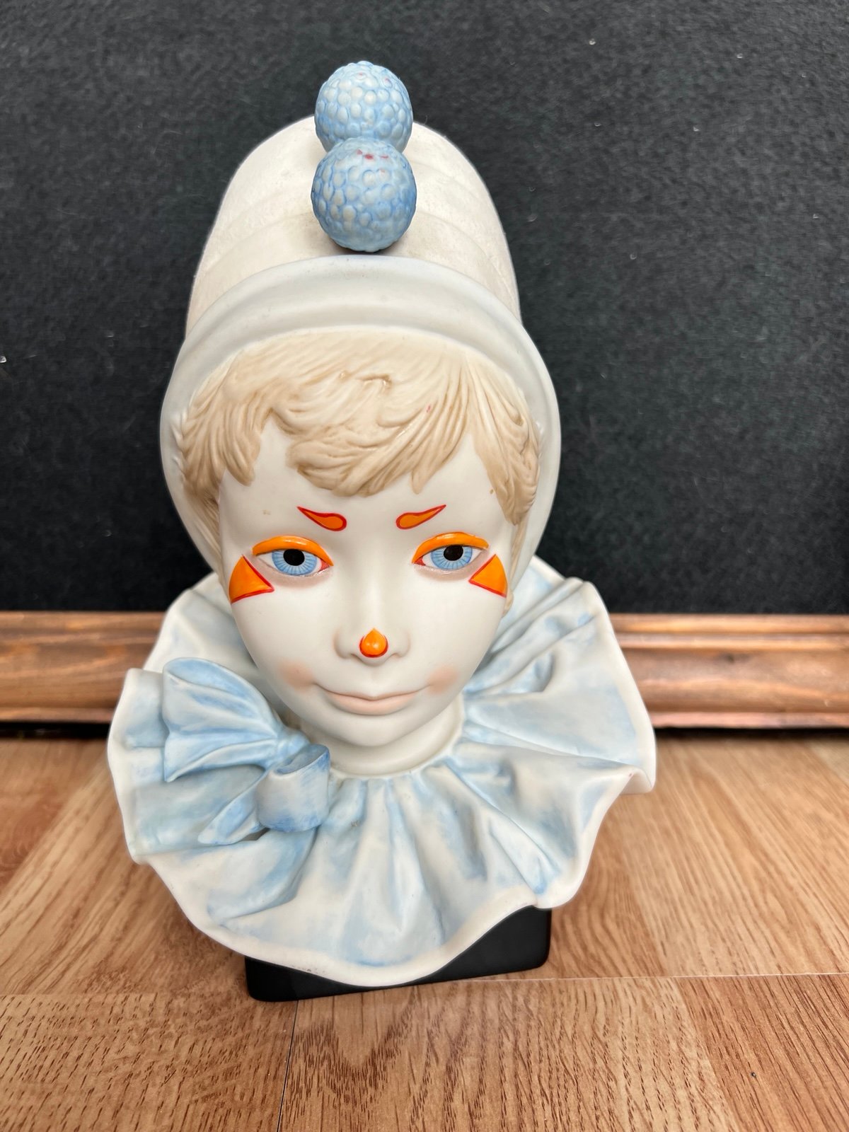 1976 CYBIS FUNNY FACE BISQUE PORCELAIN CLOWN BUST FROM CYBIS FIGURINE COLLECTION