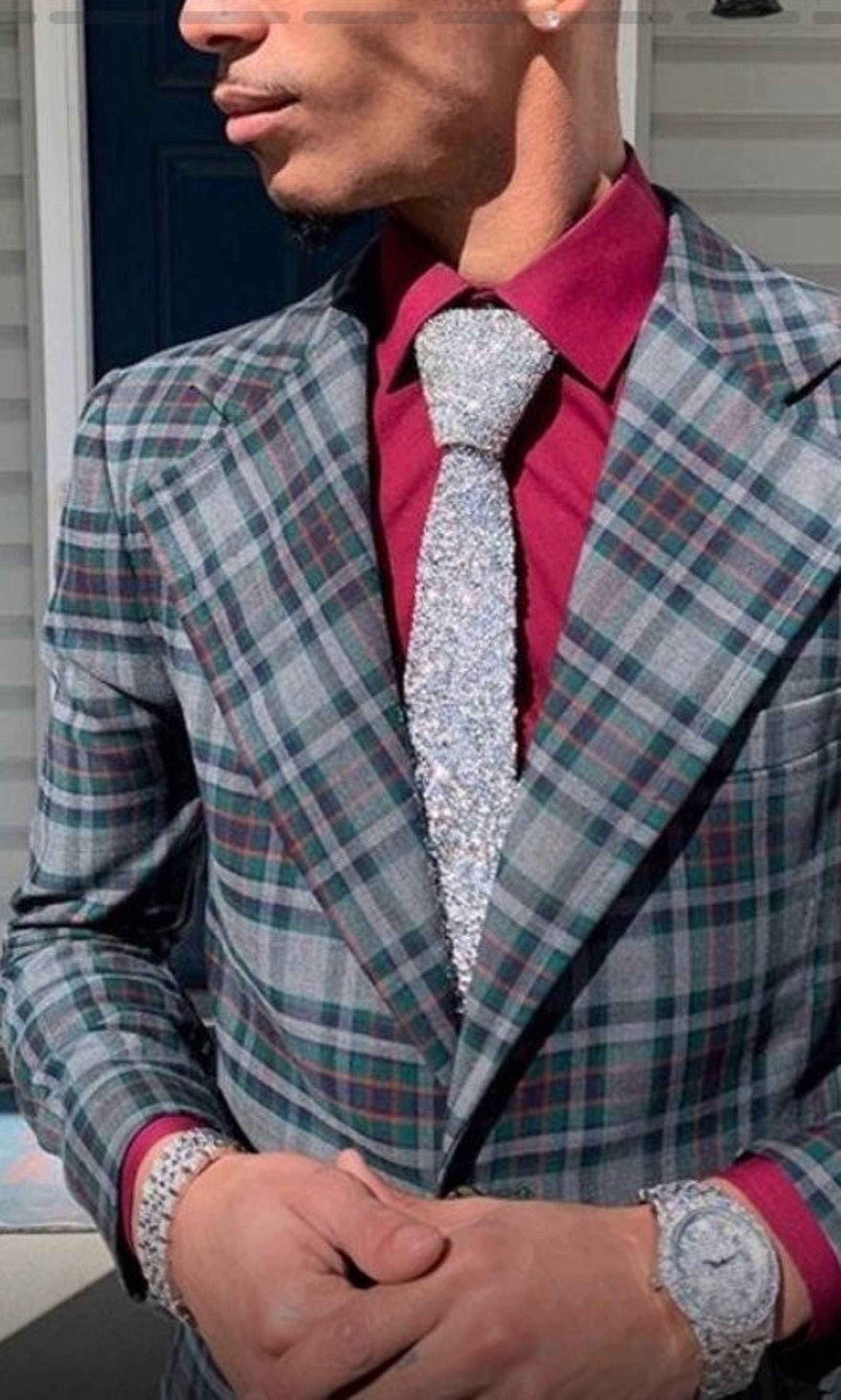 Diamond cluster Tie