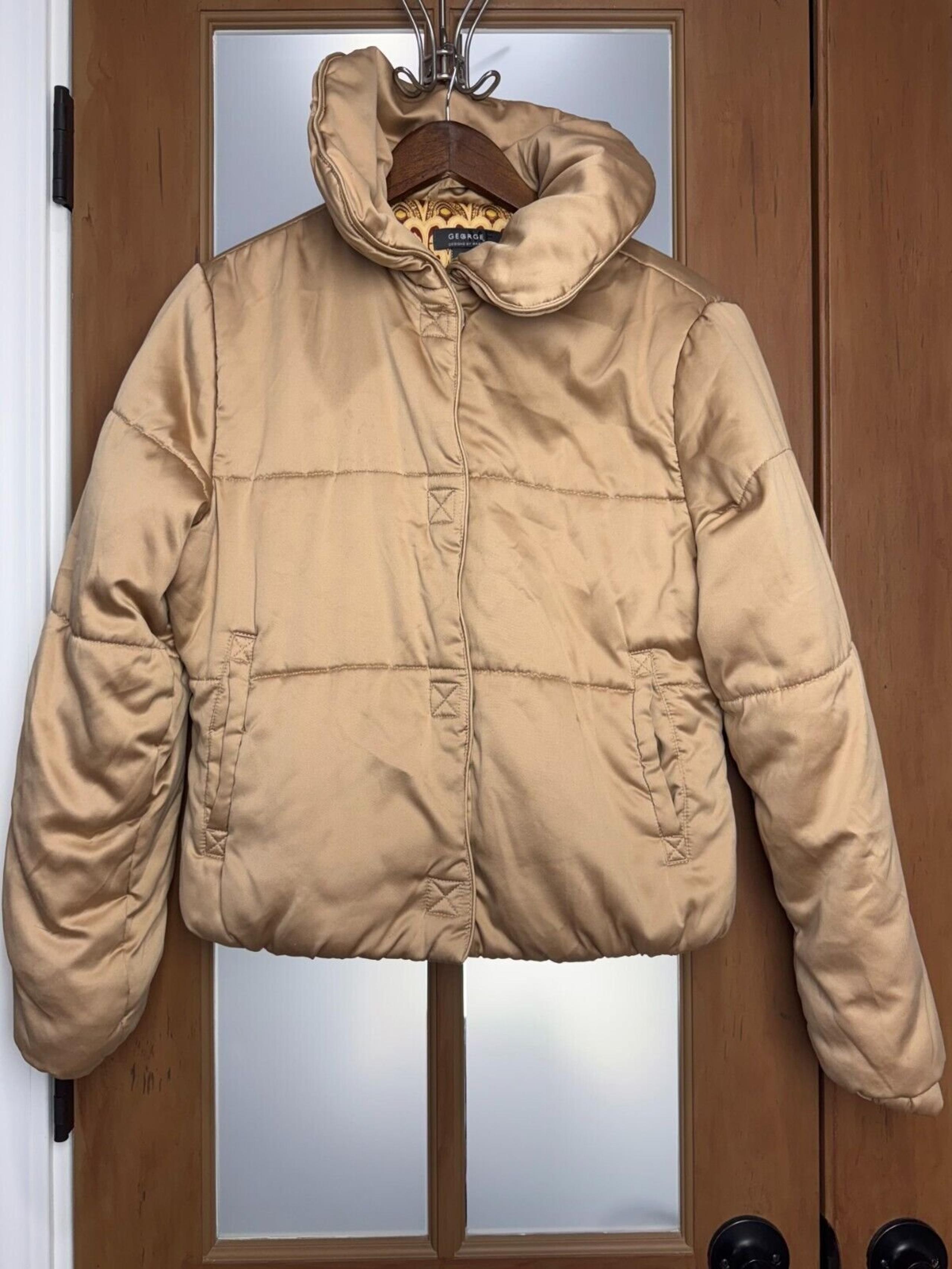 J414 - Women's George Tan/Gold Puffer Coat - Size Small (4/5)