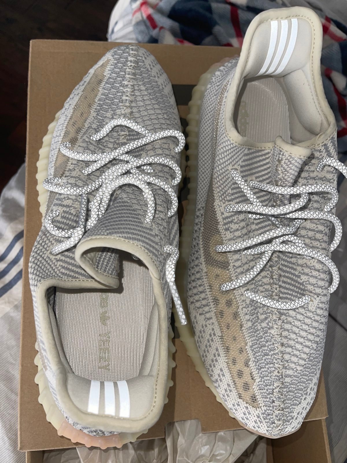 Yeezy Boost 350 v2 Lundmark LIKE NEW