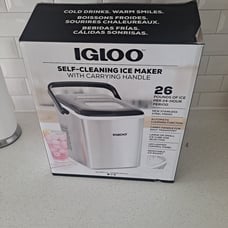 IGLOO Ice Maker 26 lbs. Self Cleaning w/Handle in Stainless Steel IGLICEB26HNSS