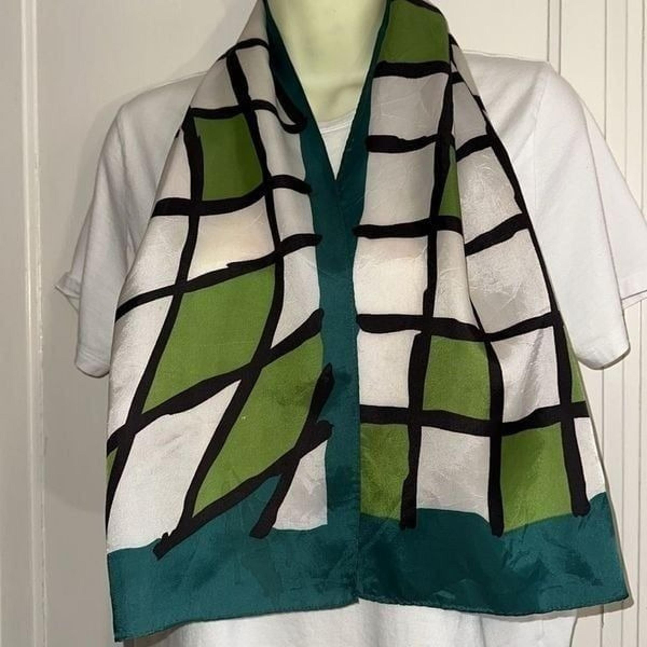 Vtg mid century mod white, black & green print square polyester rectangle scarf