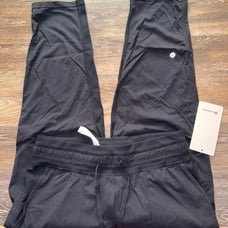 Lululemon Dance Studio Mid-Rise Crop 25” Black Size 8 NWT