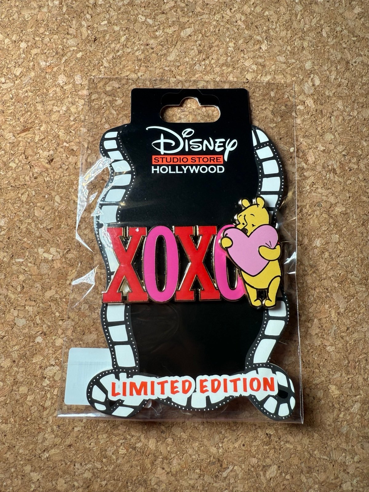 DSSH XOXO Valentine's Day Pooh Pin LE 400