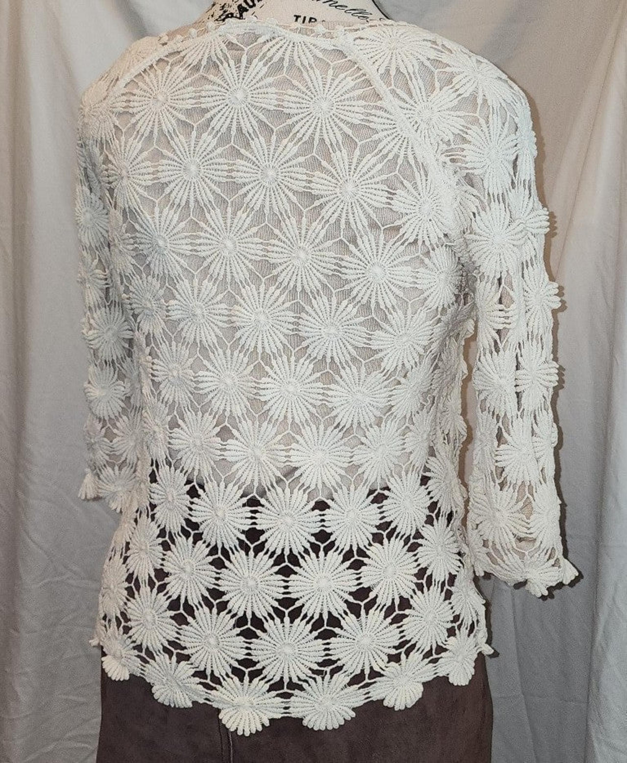 1 pc: Xhileration Daisy Starburst Knit Top beige chabby chic small