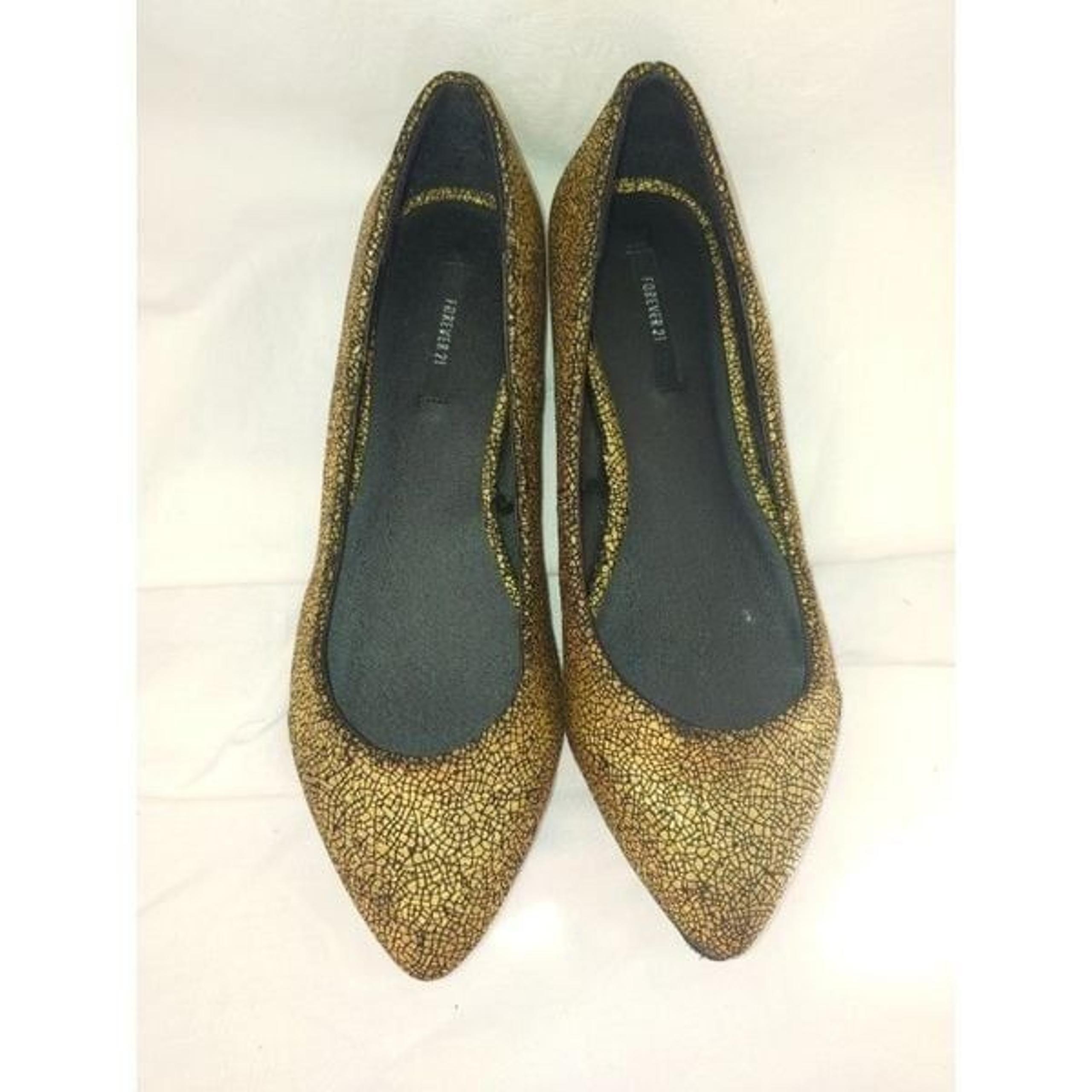 Forever 21 Women's Size 7 Gold/Black Cracked-look Flat Shoes
