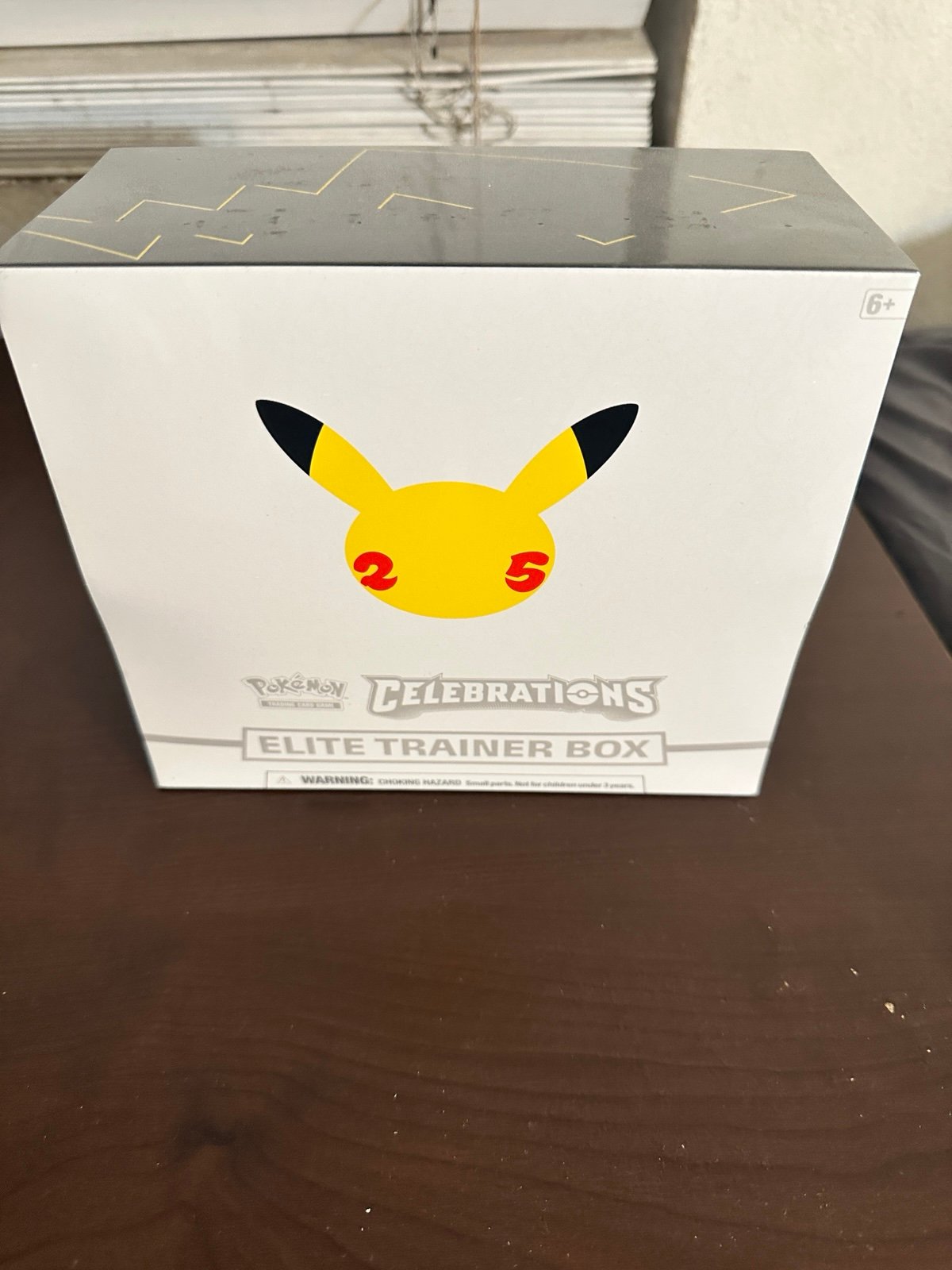 Pokémon celebration Elite Trainer ETB