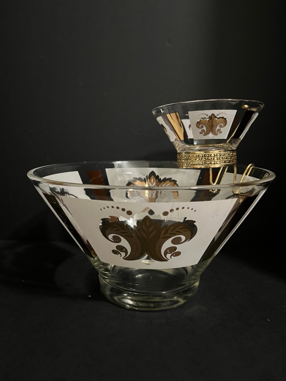 ANCHOR HOCKING FESTIVE 22K GOLD & WHITE CHIP & DIP BOWL SET VINTAGE FLEUR-DE-LIS