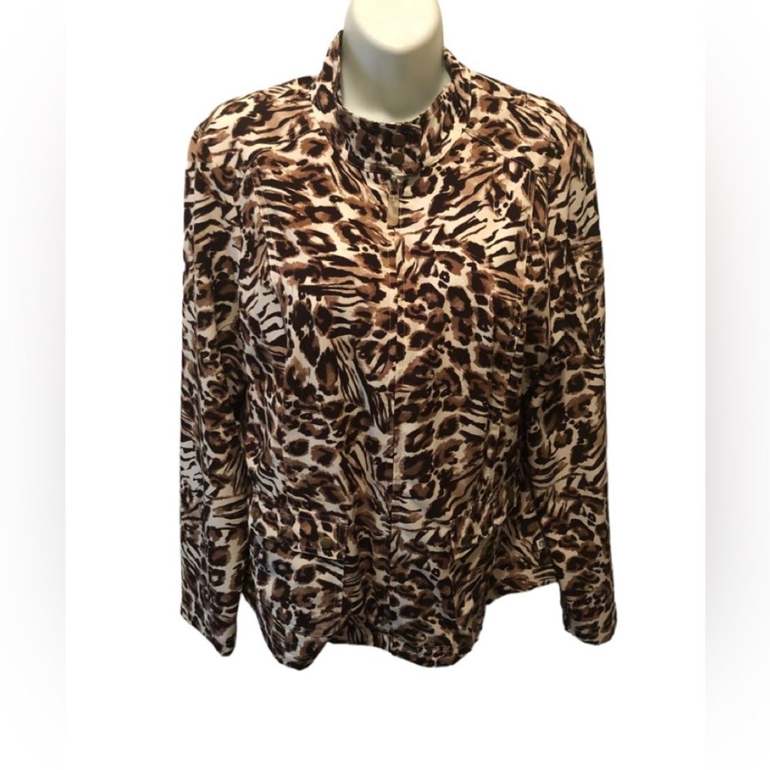 Chico’s Zenergy Light Leopard Zip Up Jacket Sz 1/M Pockets Stretch Animal Print