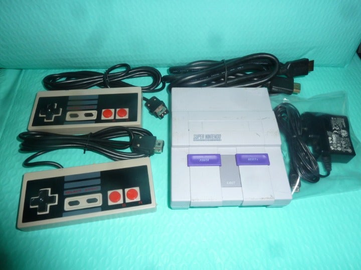 GENUINE MINI SUPER NINTENDO HDMI WITH BUILT-IN 7,500 GAMES IN 1