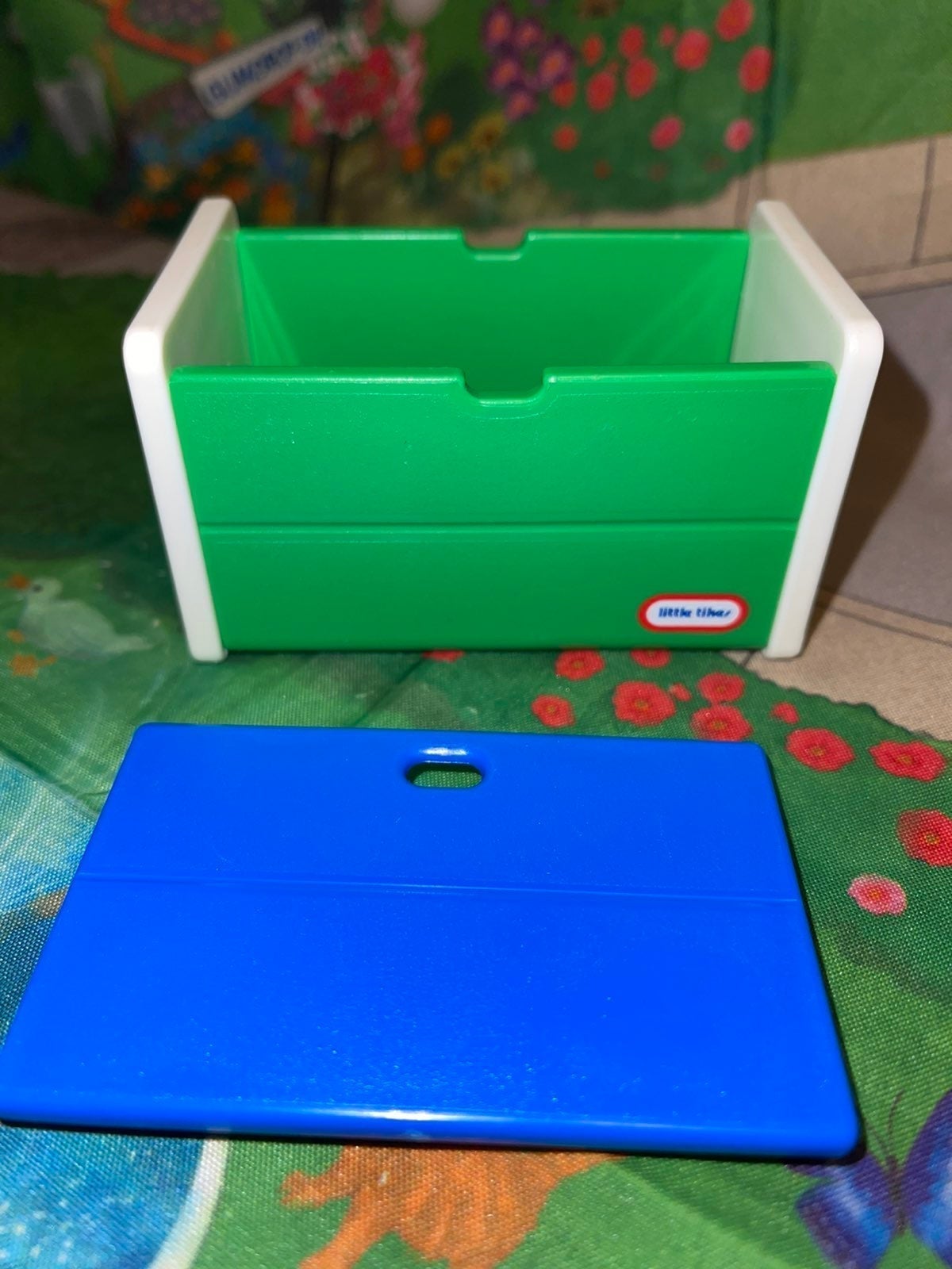 Little Tikes dollhouse toy chest with lid!