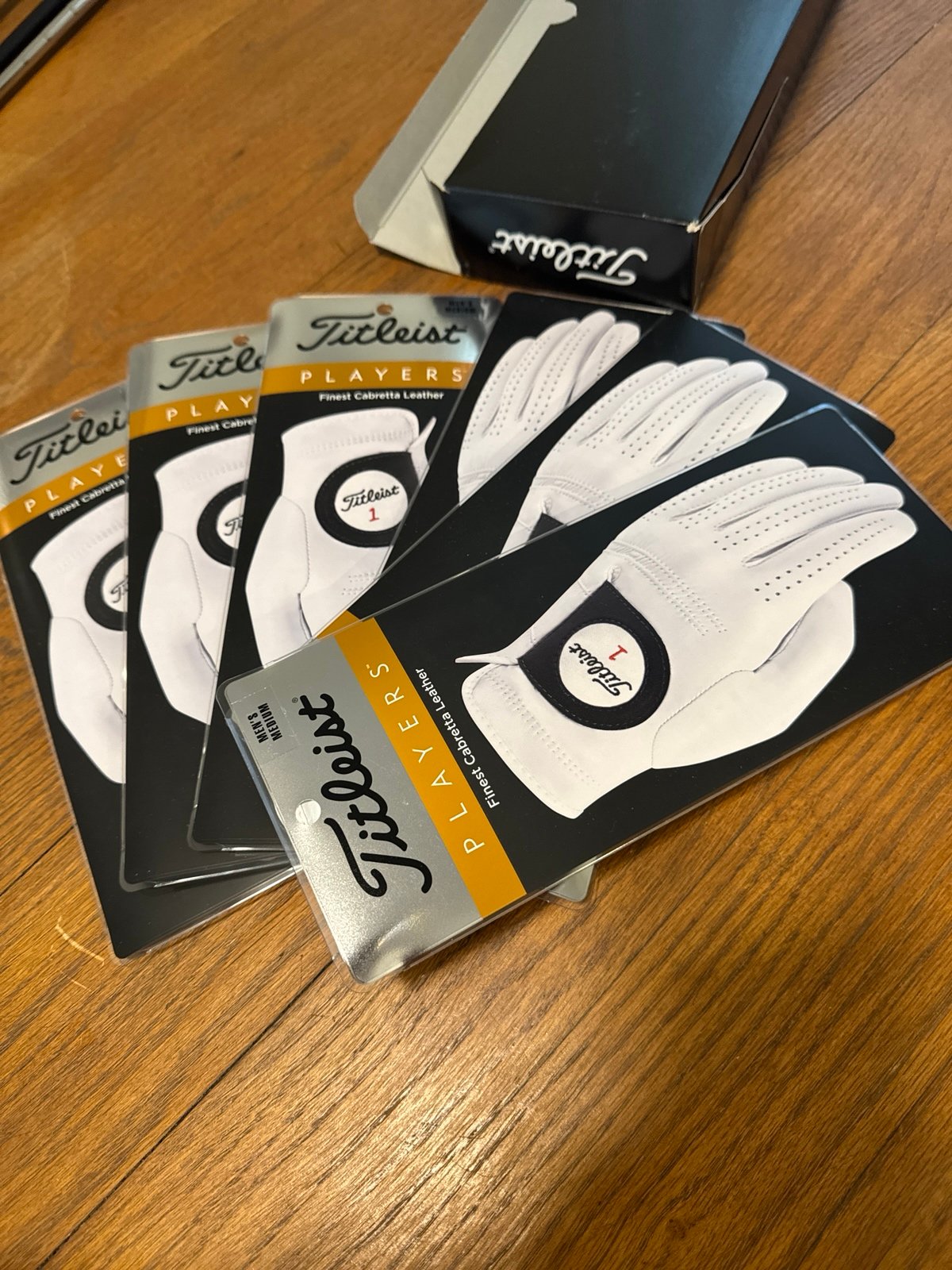 SIX TITLEIST PLAYERS GLOVES BRAND NEW NEVER OUT OF PACKAGING MEN’S MEDIUM