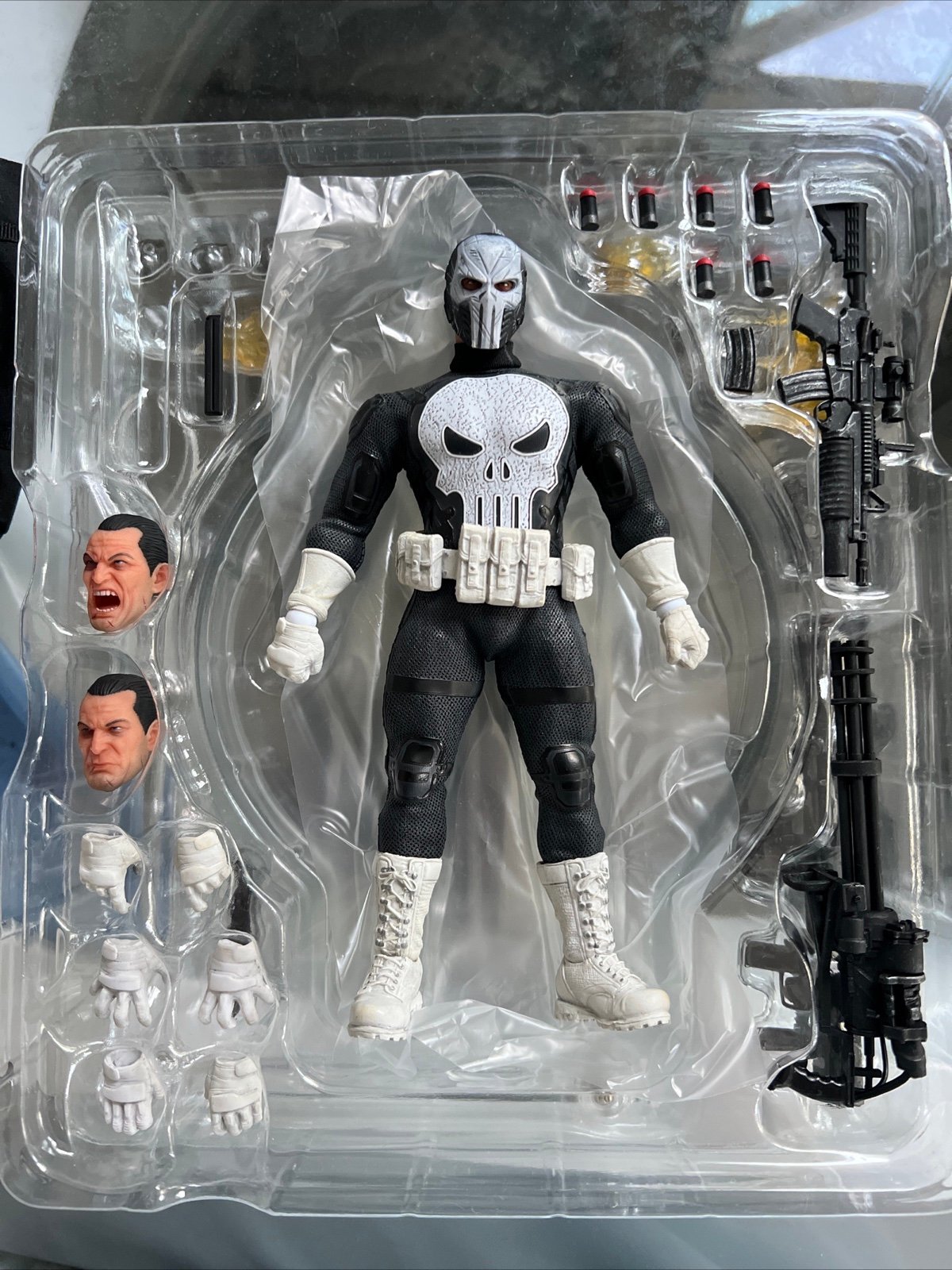 Mezco One:12 The Punisher Special Ops Edition SDCC Spec Marvel. Check description