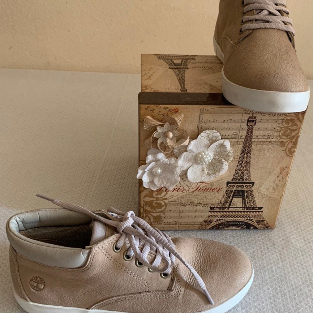 New Timberland sneakers leather Sz 7 beige / tan