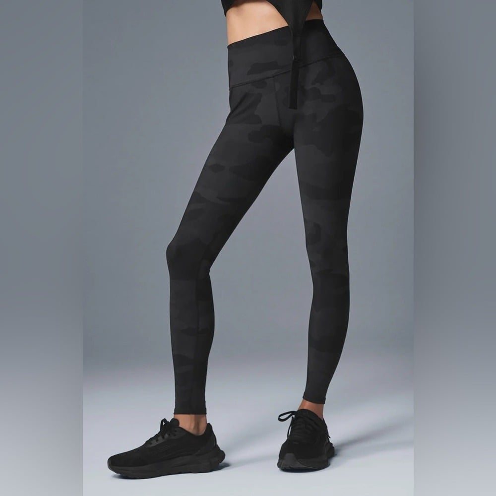Alo Yoga High-Waist Vapor Black Camo Leggings 28 Size Small
