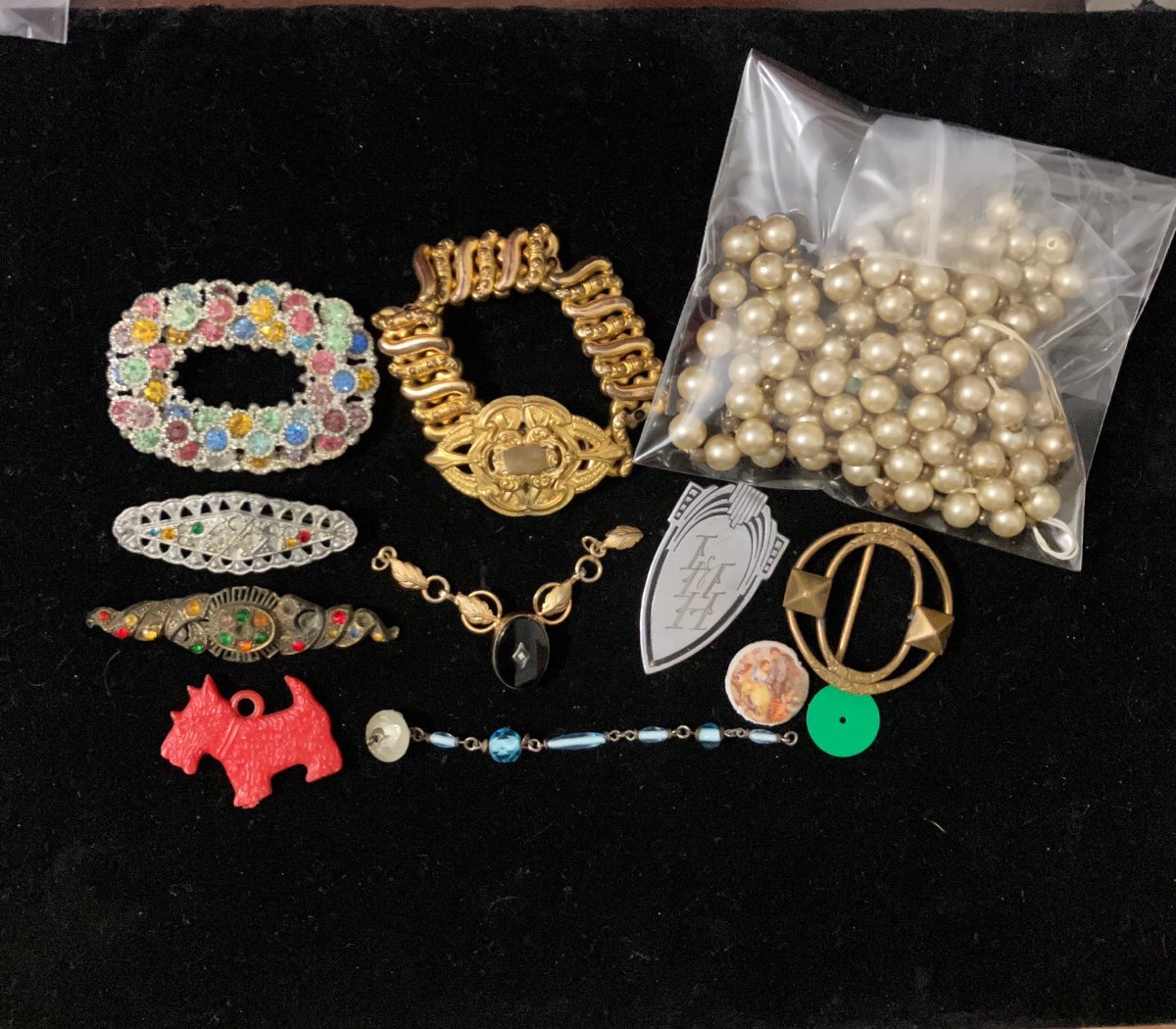 Damaged Antique & Vintage Jewelry Lot Brooches, Carmen Bracelet, Uranium, Parts