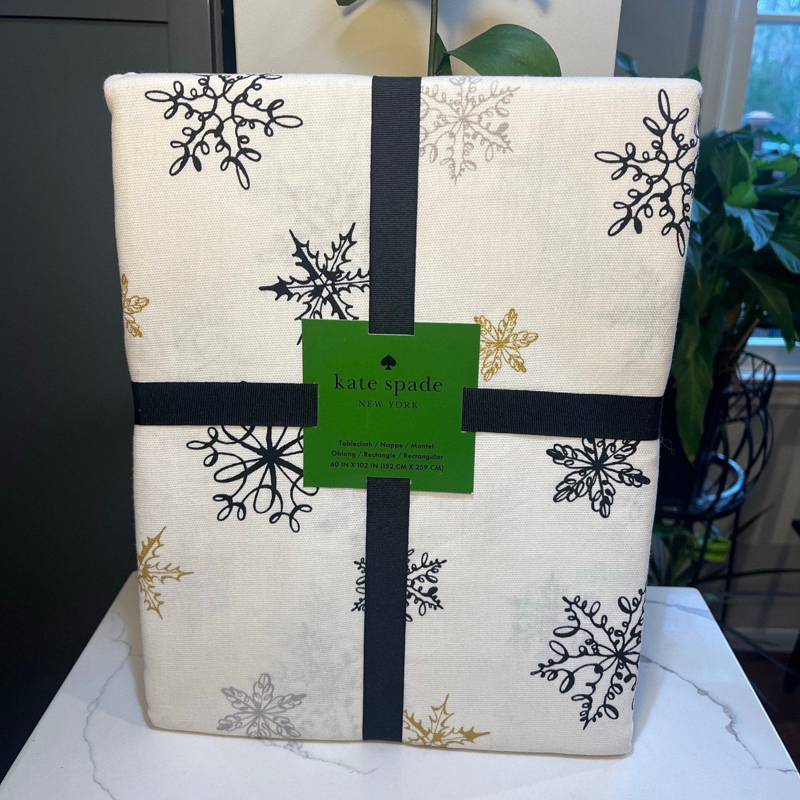 Kate Spade SNOWFLAKES Tablecloth 60”x102” White w/ Black,Silver,Gold Flakes NWT