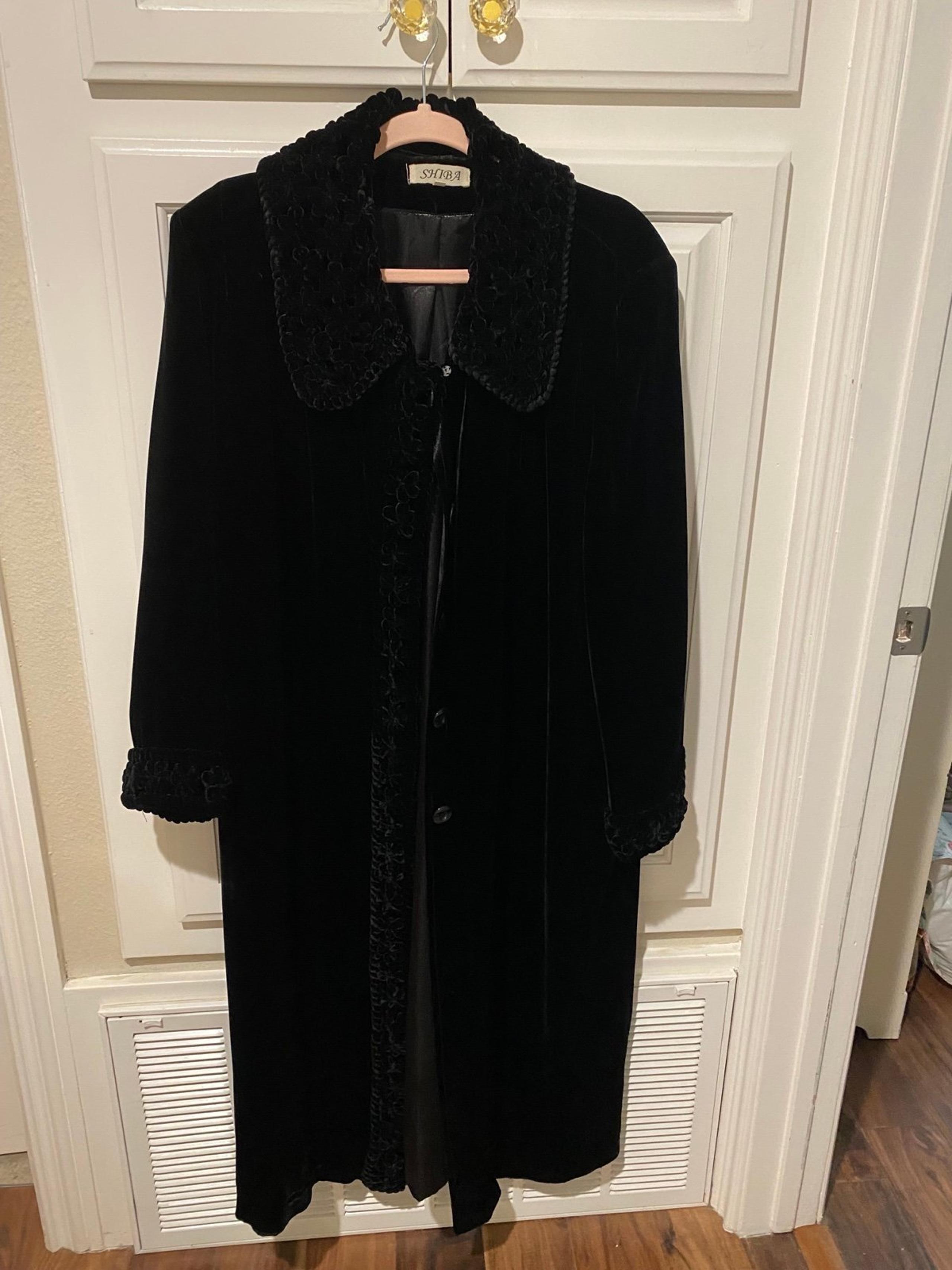 long black velvet coat  Slightly used very nice condition smokefree home sz L