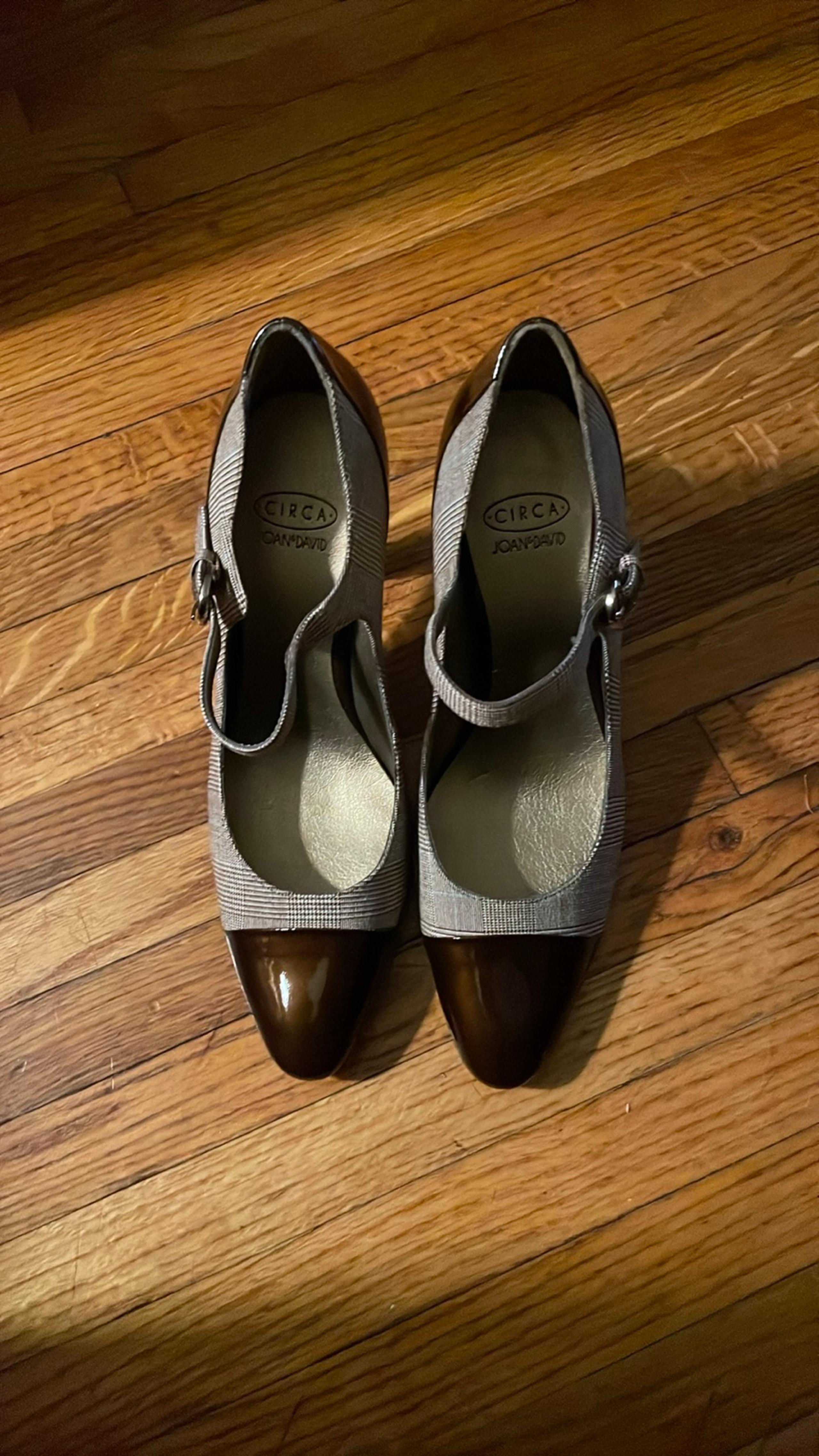 Circa Joan & David Heels Womens