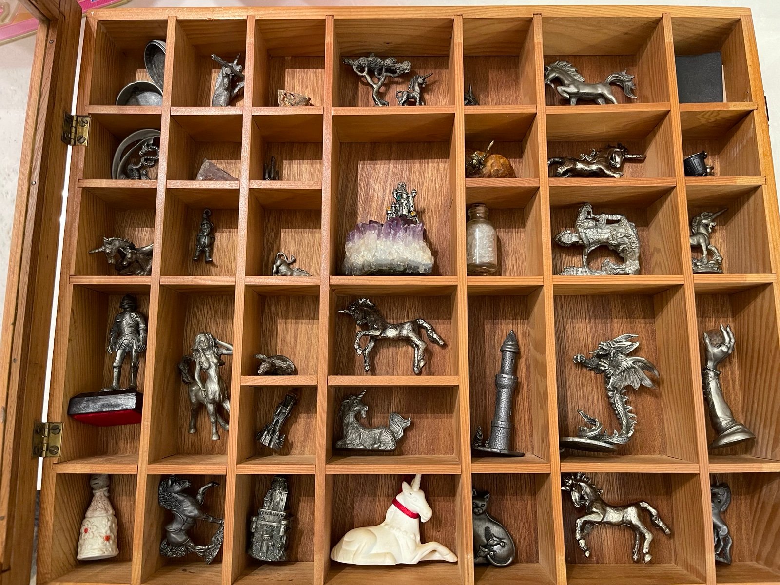36 piece lot of dungeon and dragon game pieces comes with wooden box case