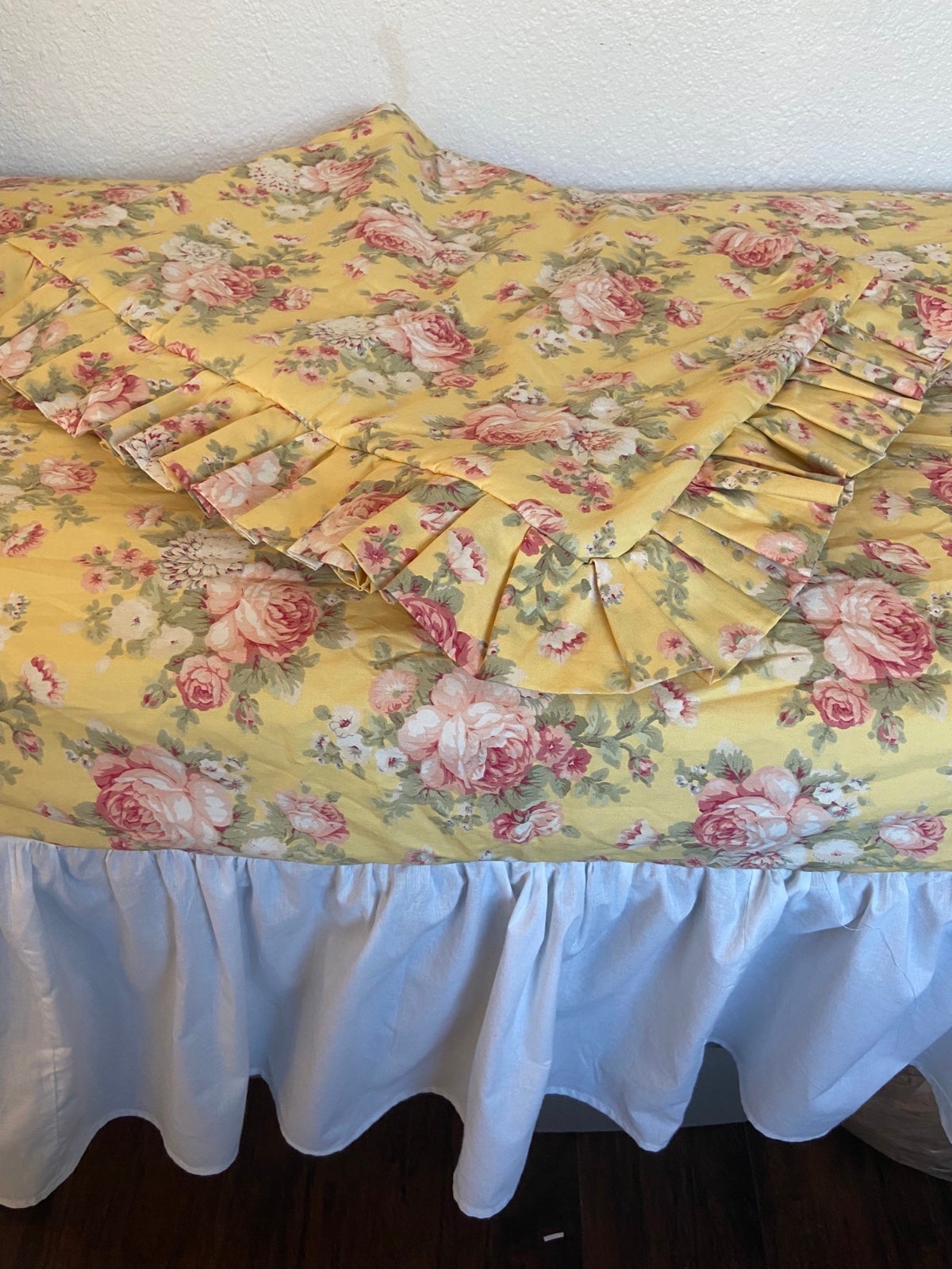 Crib set comforter fitted sheet and dust ruffle