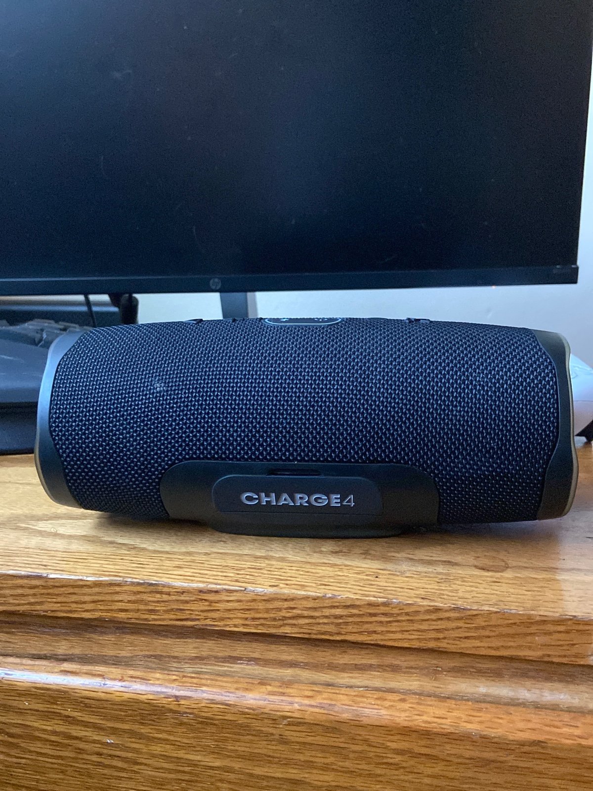 JBL Charge 4 Bluetooth Speaker in Midnight Black