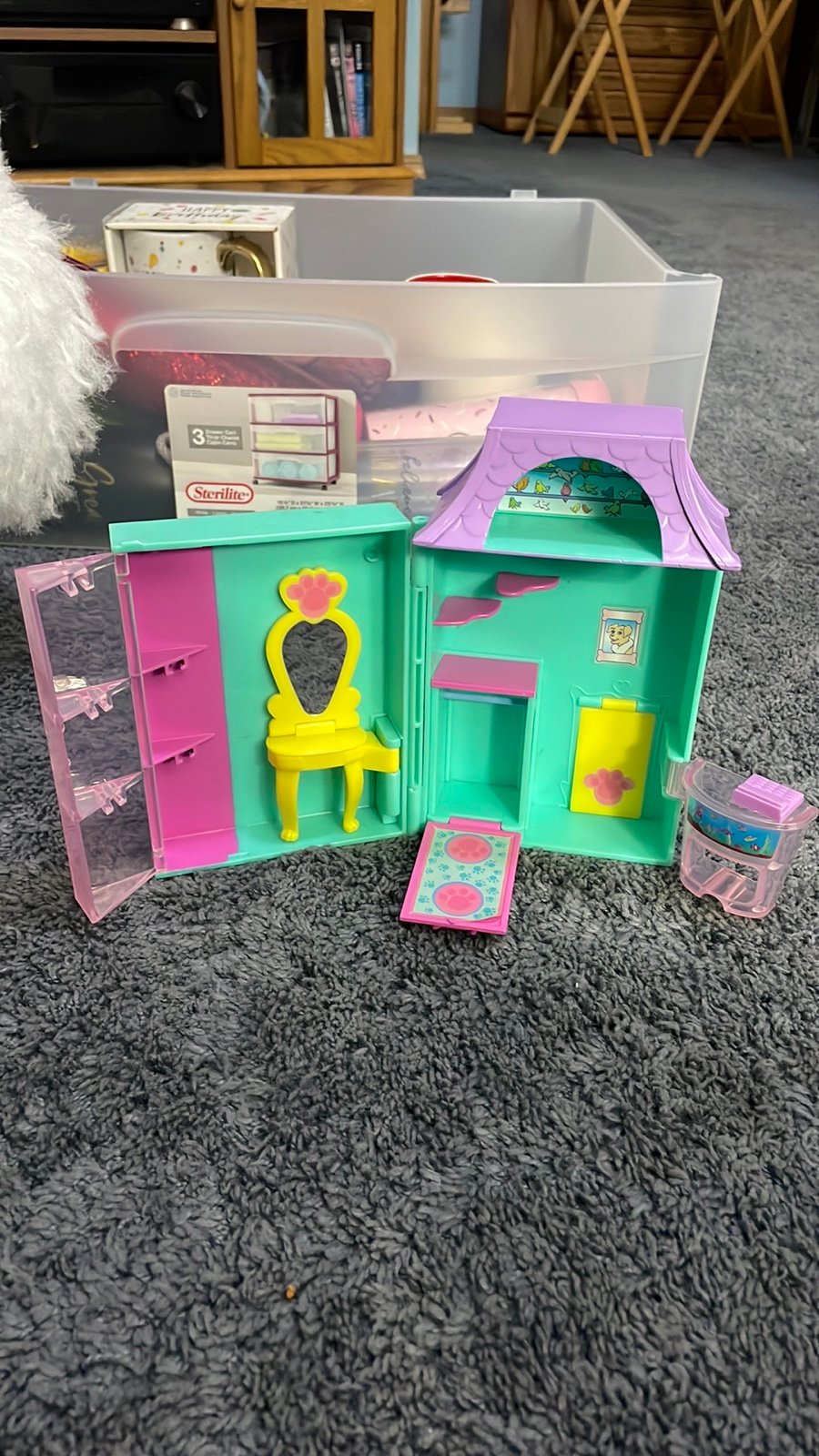 Polly pocket vets office.