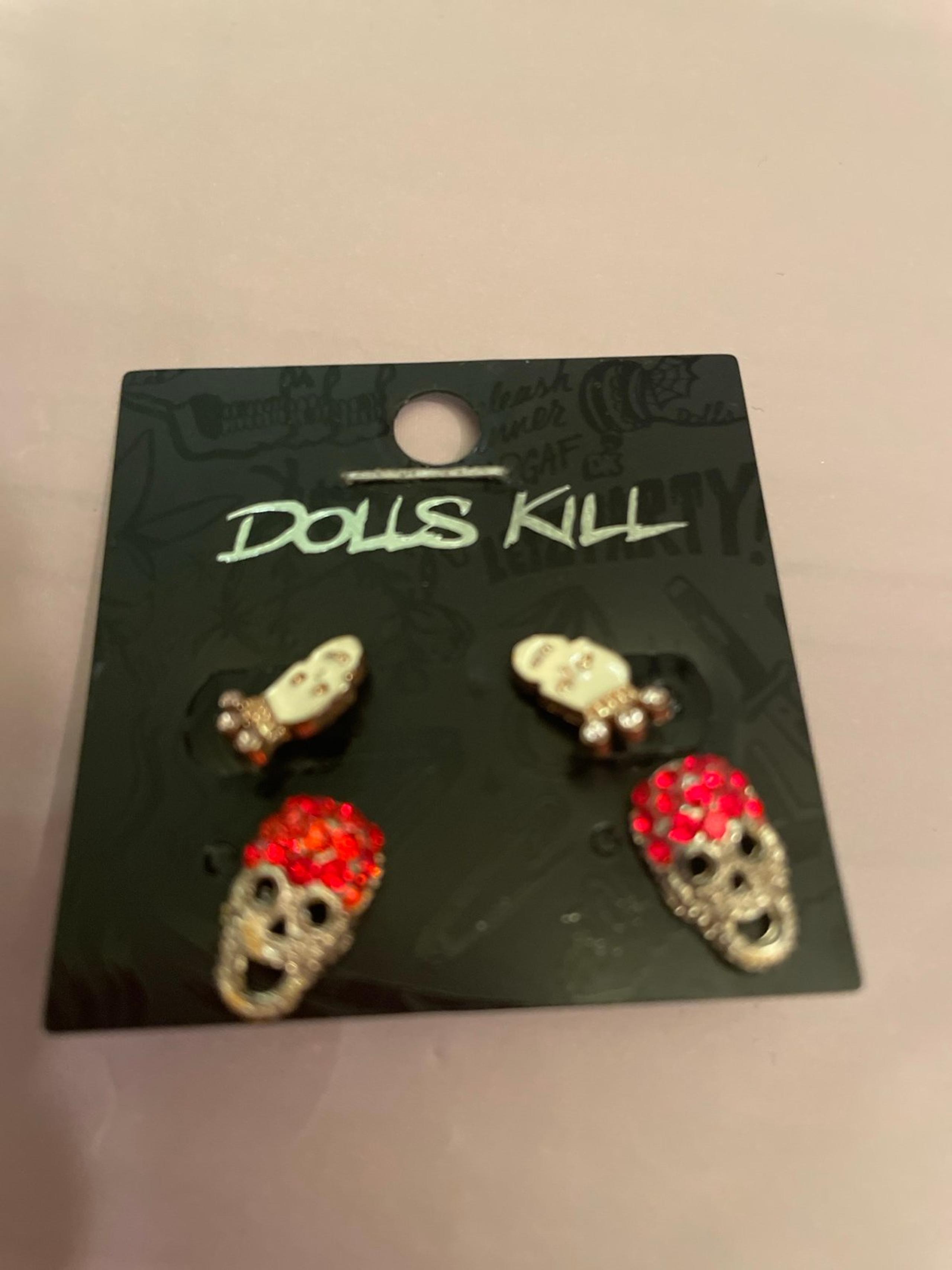 Skull earrings set