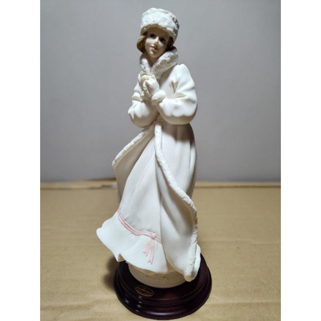 Original Giuseppe Armani Figurines Florence December Magic 1573F