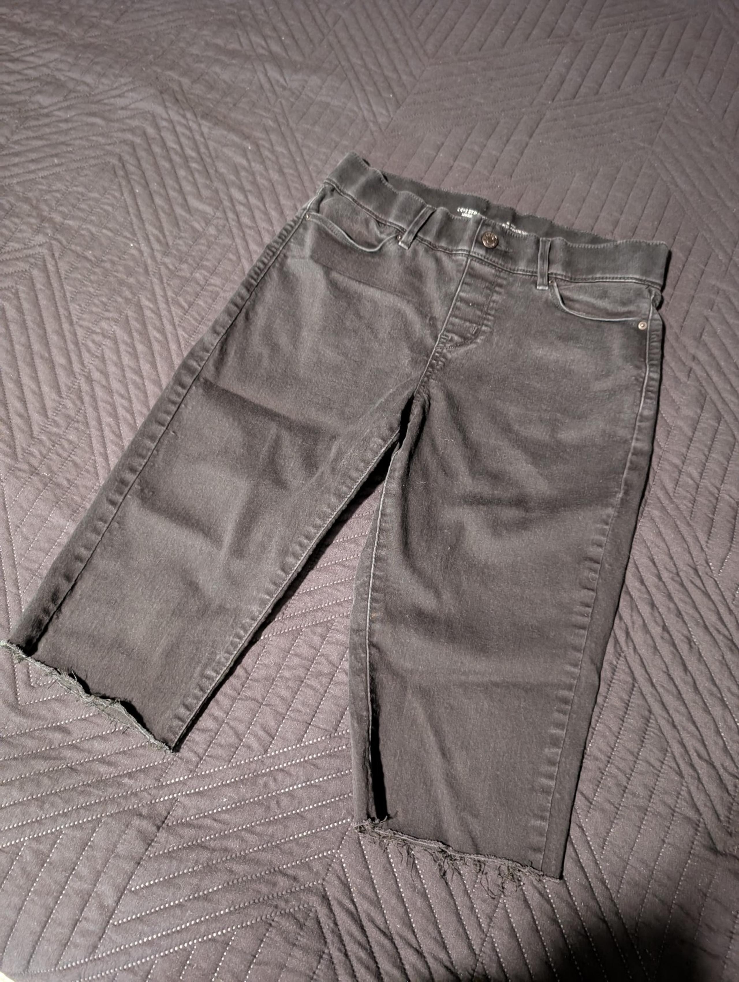 Womens 8 Levi Strauss Pull On Black Stretchy Elastic Skinny Cutoff Jeans Capri