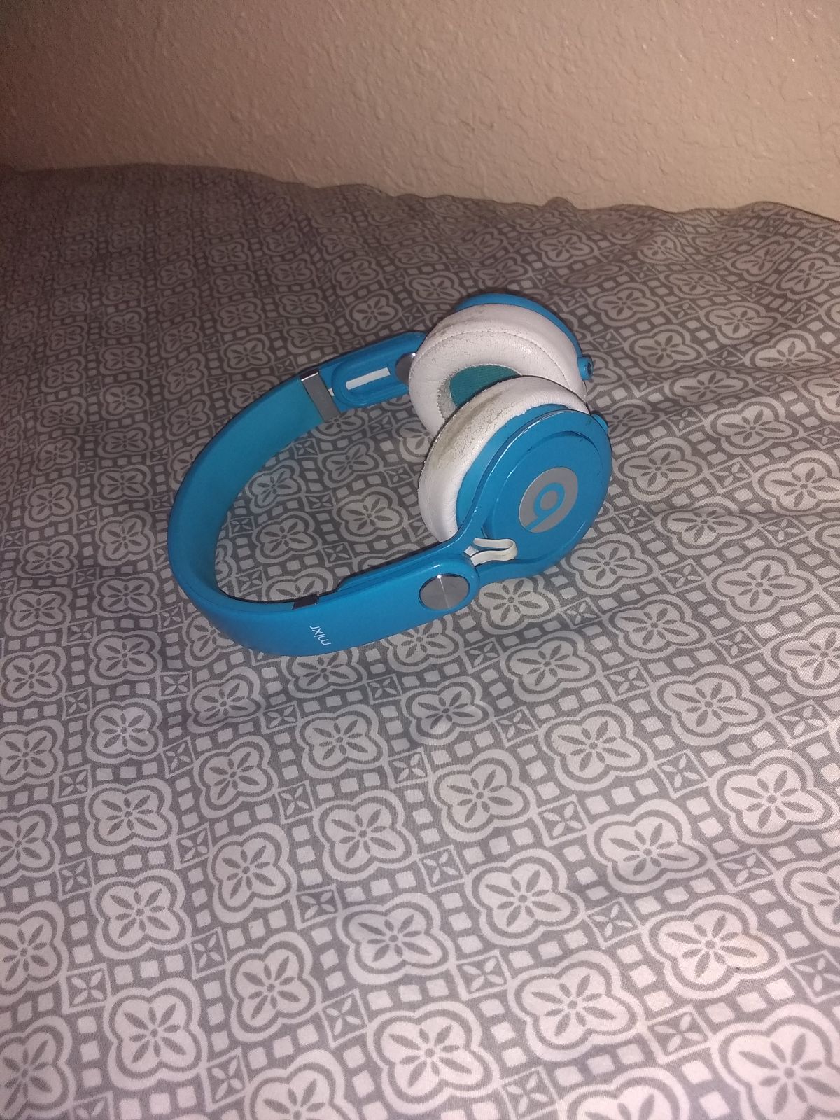 Beats mixr headphones