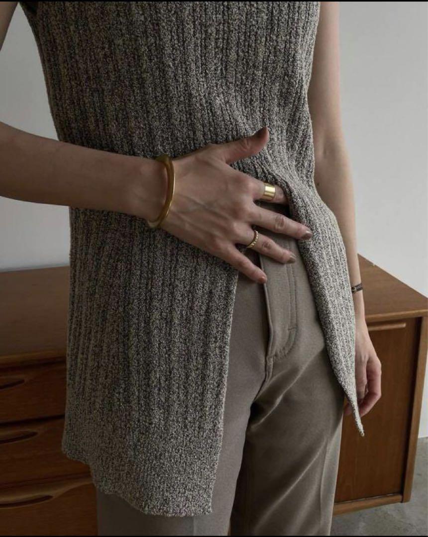 CLANE（クラネ）の「CENTER SLIT NO SLEEVE KNIT TOPS（ニット