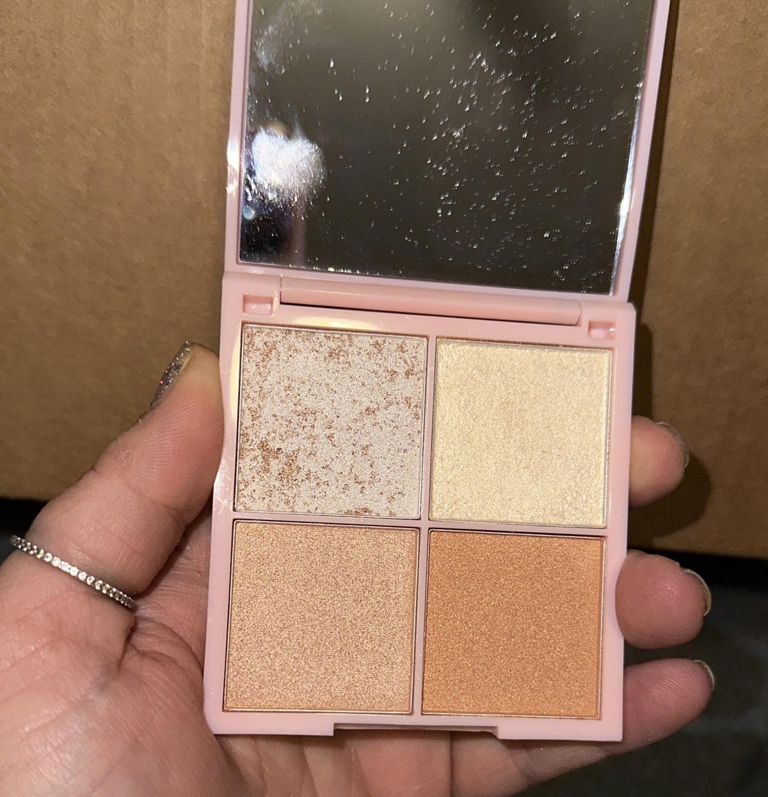 NEW, Kinder Glow Highlight Palette
