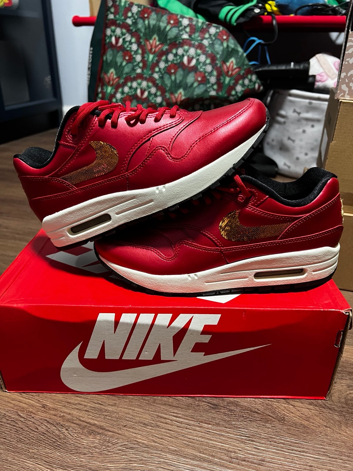 Women’s Air Max 1 Red Sequin/Gold 6.5 DS