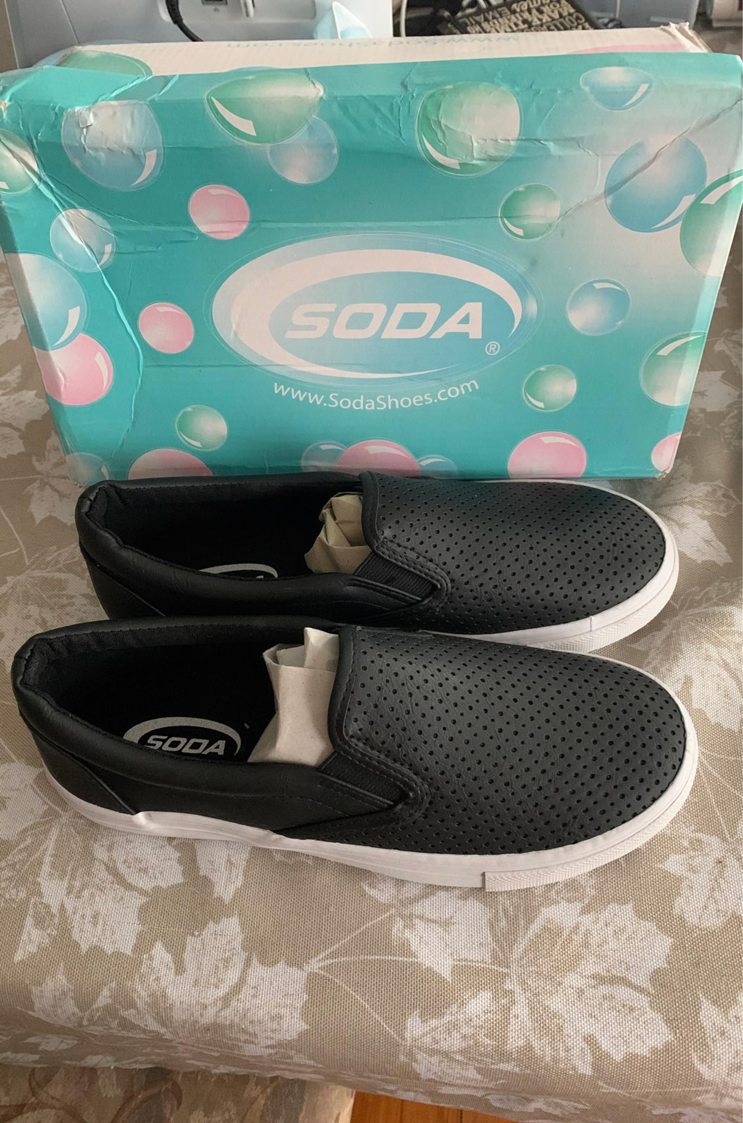Soda Shoes womens size 7 style Tracer-G