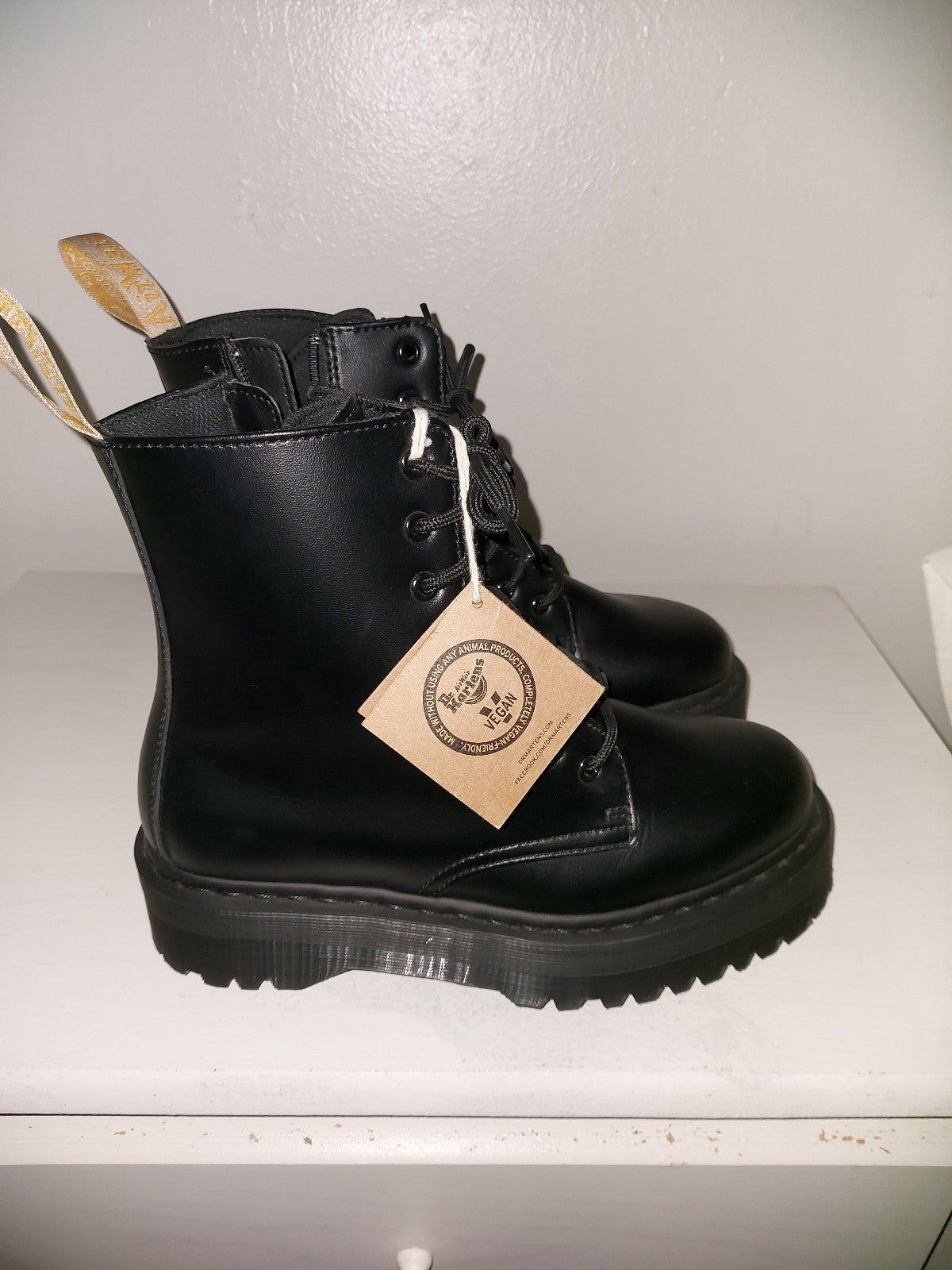 Dr.martens boots, brand new worn once inside, still has tag and no box