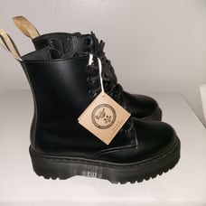 Dr.martens boots, brand new worn once inside, still has tag and no box