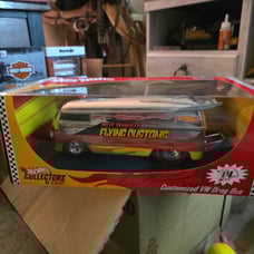 CUSTOMIZED VW DRAG BUS 1:18 SCALE