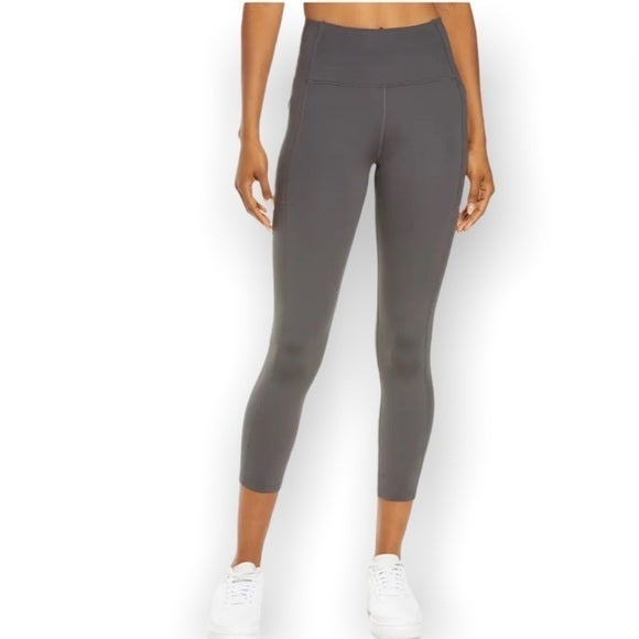Girlfriend Collective Pocket Crop Leggings in Moon SZ Small NWT