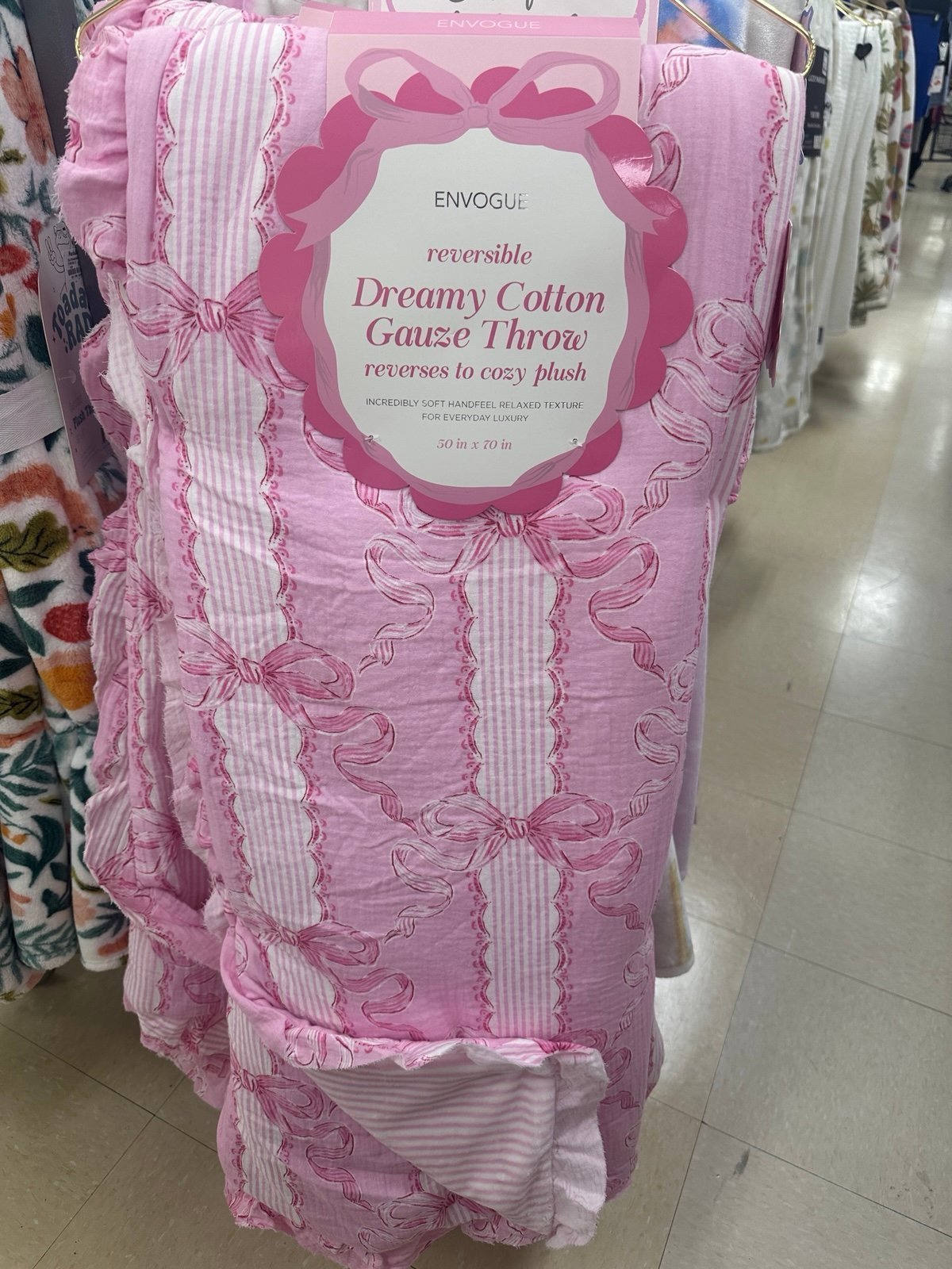 Envogue Coquette Pink Bow Throw