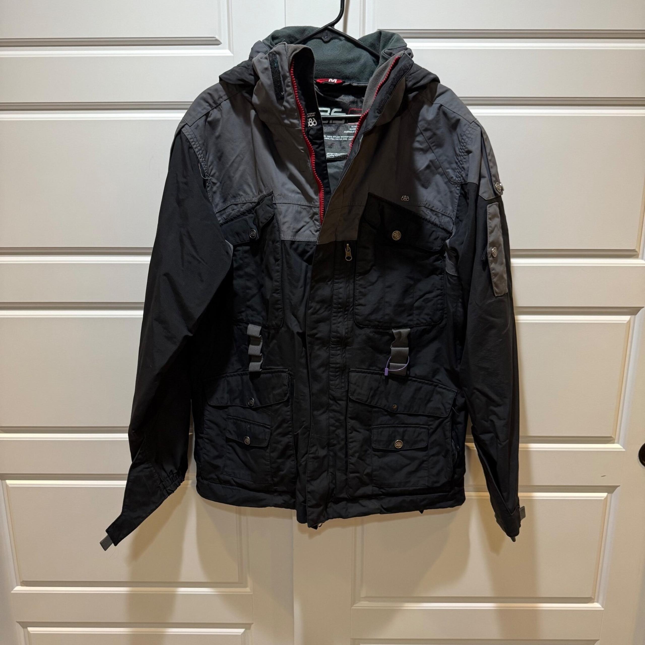 686 Snowboarding Jacket Hooded Full Zip Pockets Black Gray Outdoors Size M