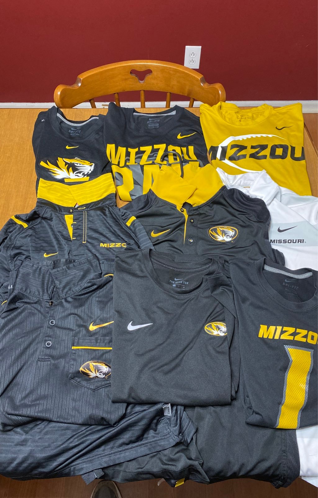 HUGE Mizzou Tigers Nike lot mens small and medium