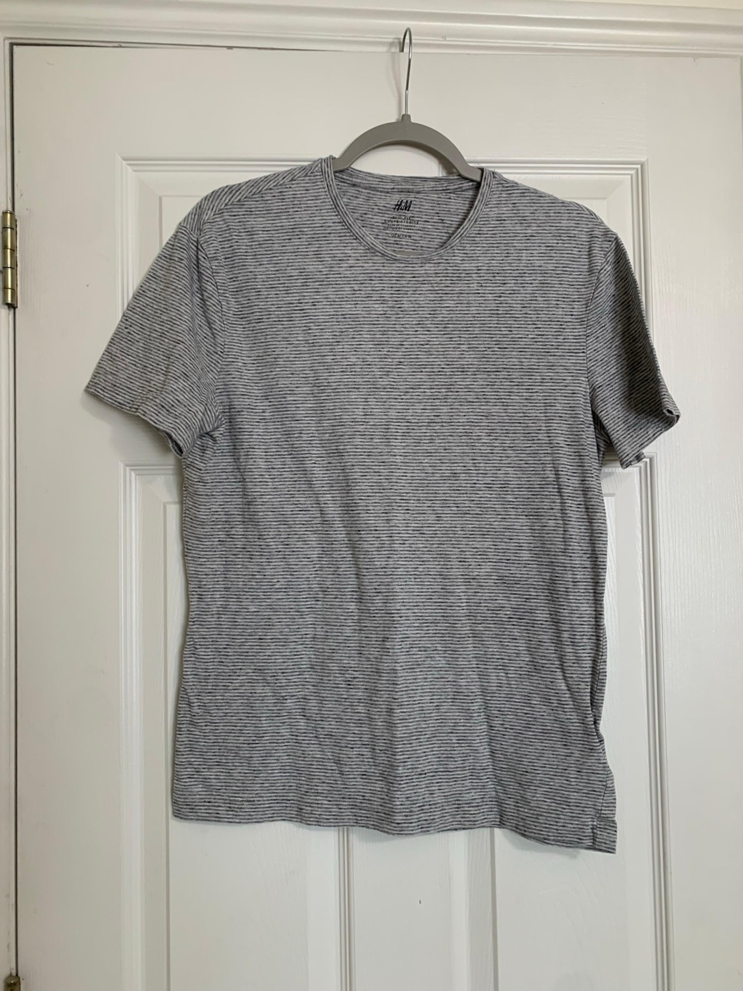 Men Gray & White Short Sleeve Tee - Size Medium - H&M