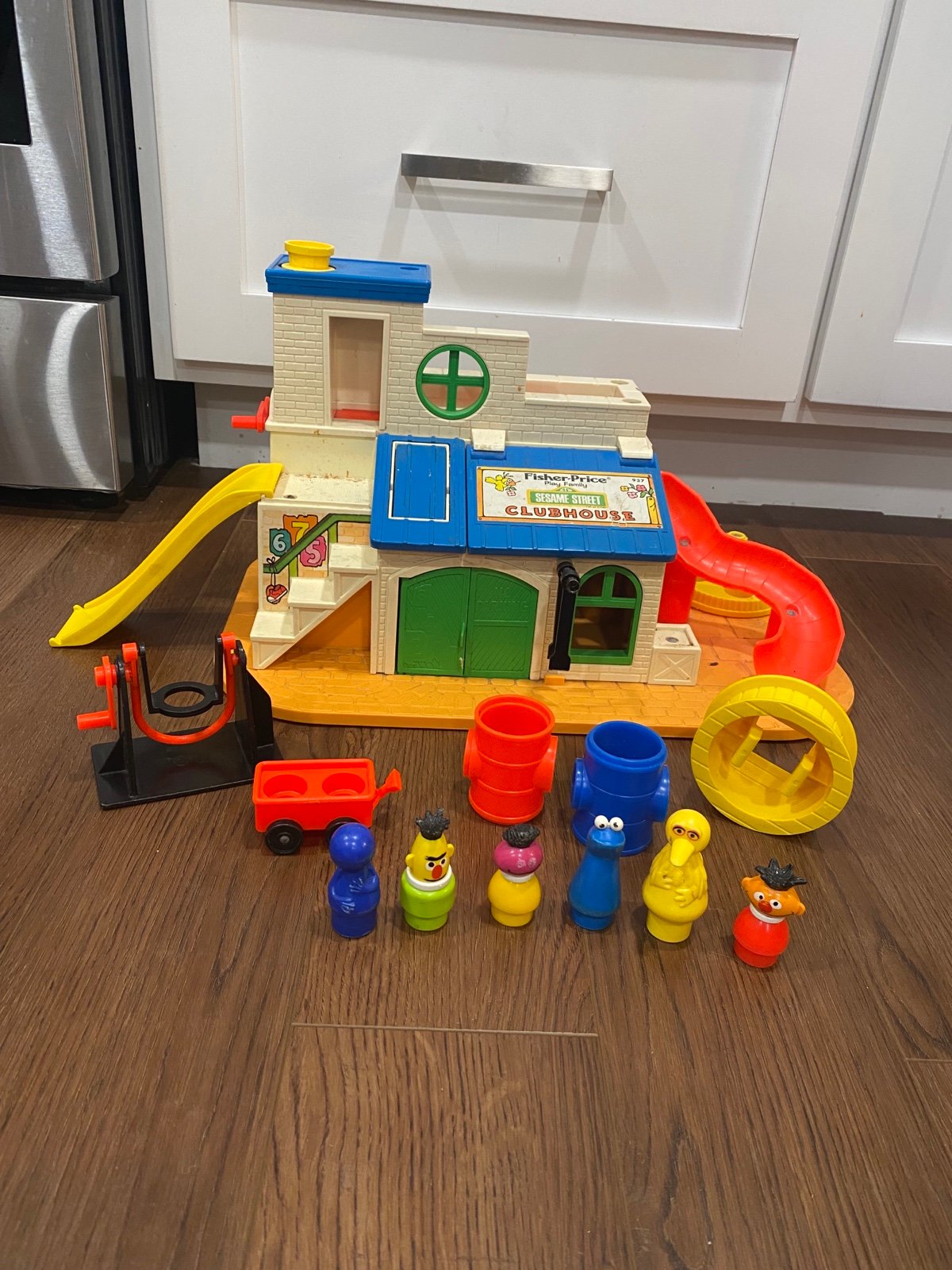 Fisher Price Little People Sesame Street Clubhouse Family Play Set